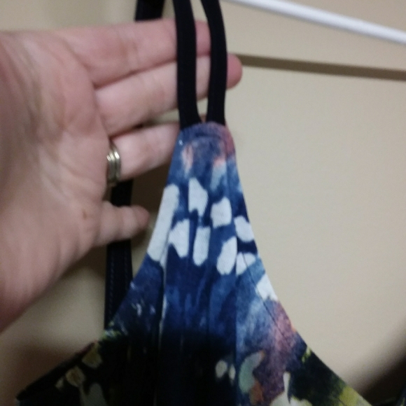 โฌ๏ธ ๐จ๐ฆBCNL Designs colourful abstract sun dress - Picture 9 of 11